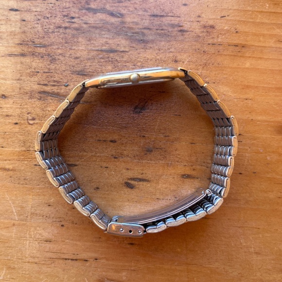 Seiko Gold Rectangular Watch - Picture 6 of 9